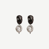 Las perlas earrings