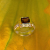 Bea ring red granate